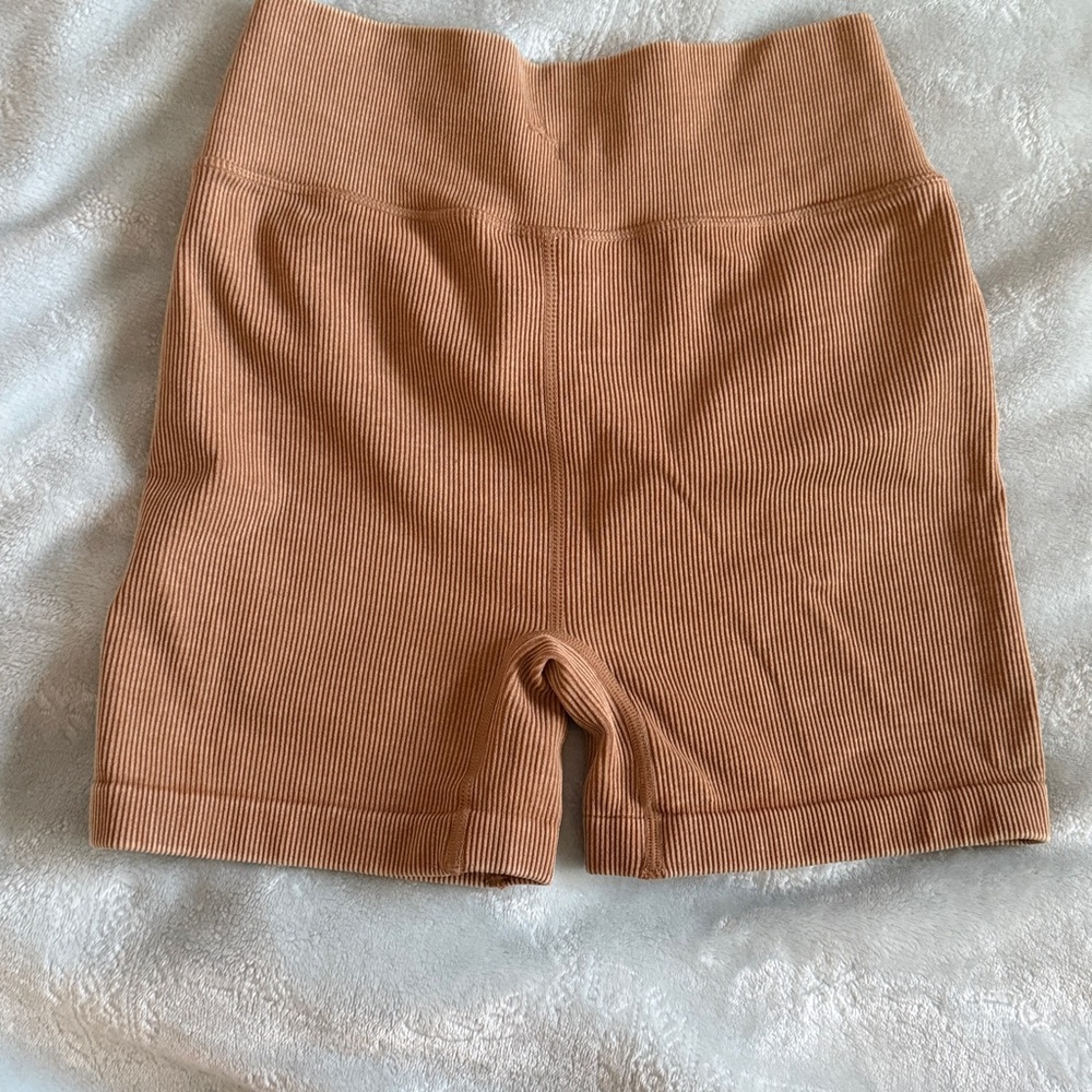 JoyLab Beige Ribbed Shorts - Picture 2 of 3